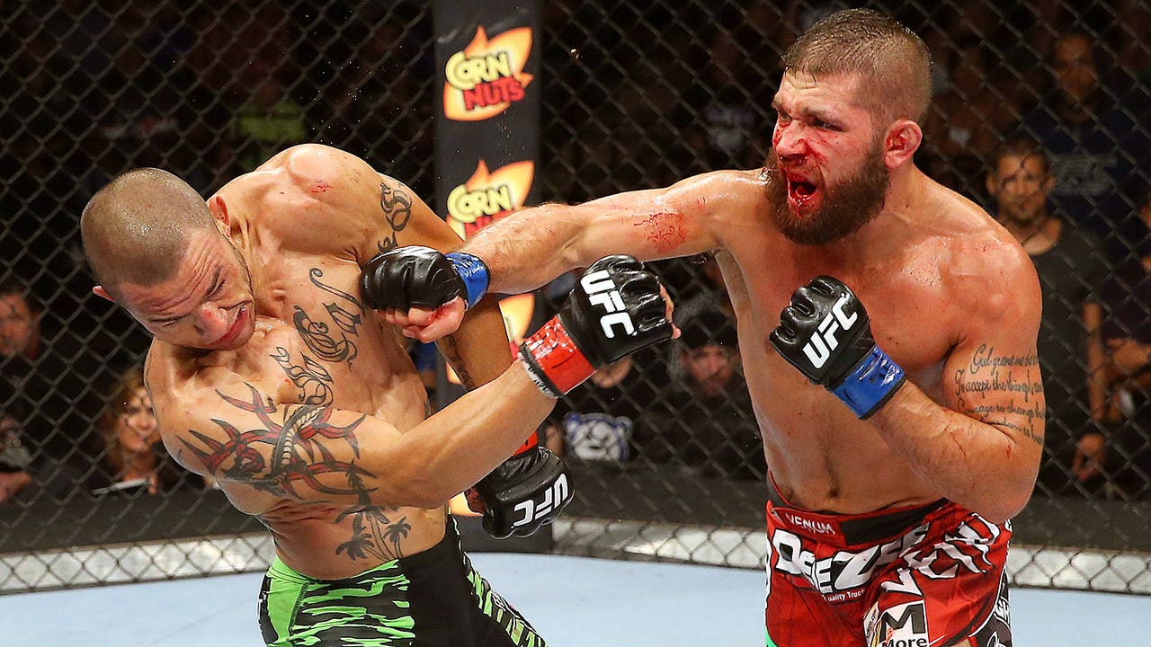 Jeremy Stephens: Charles Oliveira has a weak chin and he's mentally weak